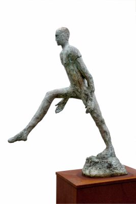 De Grote Stap (The Big Step), 2001, bronze, 140 x 55 x 110 cm